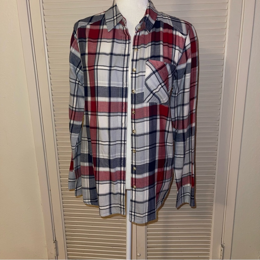 Light weight plaid shirt with pockets